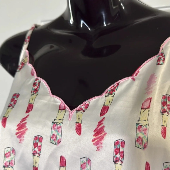 Timree Satin Scalloped Edge Lipstick Print Camisole size Medium - Picture 6 of 6